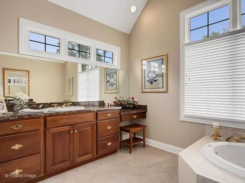 Bath - 802 Kenmare Dr, Burr Ridge, IL 60527 photo 3 of 6