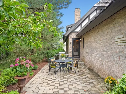 Exterior - 802 Kenmare Dr, Burr Ridge, IL 60527 photo 5 of 7