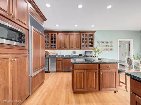 Kitchen - 802 Kenmare Dr, Burr Ridge, IL 60527 photo 6 of 6