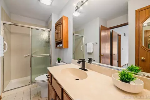 Bath - 21289 Silktree Cir, Plainfield, IL 60544 photo 1 of 4