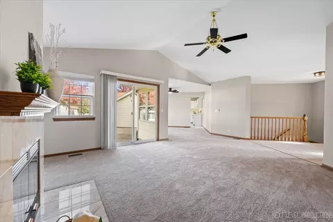 Living - 21289 Silktree Cir, Plainfield, IL 60544 photo 3 of 8