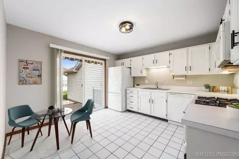 Kitchen - 21289 Silktree Cir, Plainfield, IL 60544 photo 1 of 2