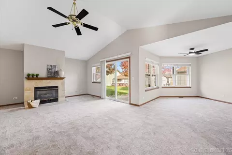 Living - 21289 Silktree Cir, Plainfield, IL 60544 photo 4 of 8