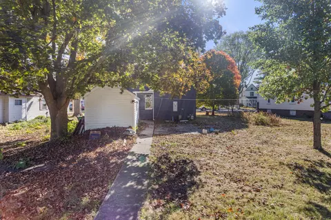 Exterior - 105 E Illinois St, Mansfield, IL 61854 photo 2 of 5