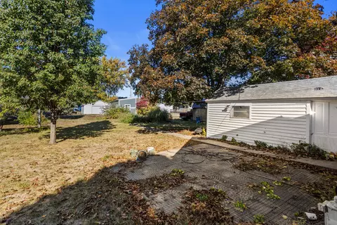 Exterior - 105 E Illinois St, Mansfield, IL 61854 photo 5 of 5