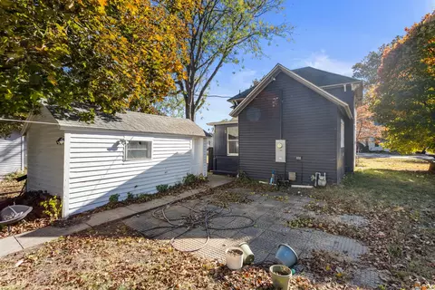 Exterior - 105 E Illinois St, Mansfield, IL 61854 photo 3 of 5