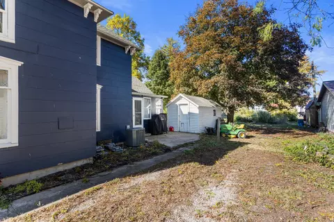 Exterior - 105 E Illinois St, Mansfield, IL 61854 photo 4 of 5