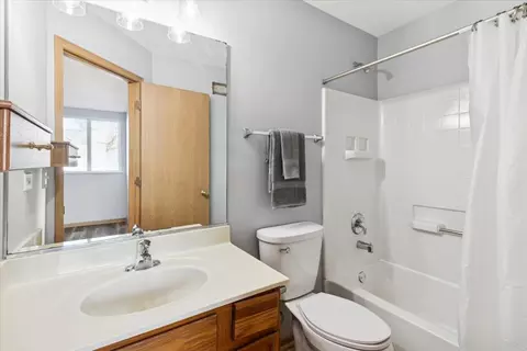 Bath - 1752 Simms St, Aurora, IL 60504 photo 4 of 4