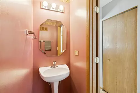 Bath - 1752 Simms St, Aurora, IL 60504 photo 1 of 4