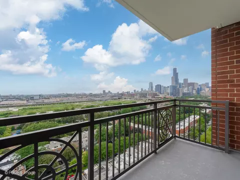 Exterior - 5 E 14th Pl #1506, Chicago, IL 60605 photo 2 of 2