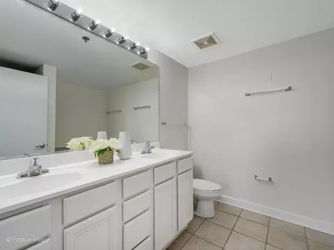 Bath - 5 E 14th Pl #1506, Chicago, IL 60605 photo 1 of 3