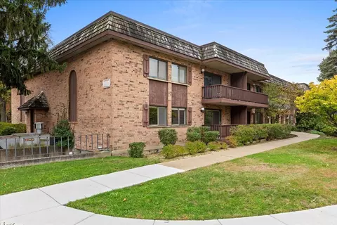 8000 Woodglen Ln #109, Downers Grove, IL 60516