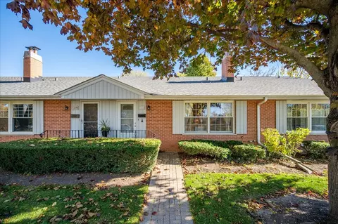 387 Bristol St, Northfield, IL 60093