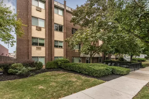 1136 Greenleaf Ave #303, Wilmette, IL 60091