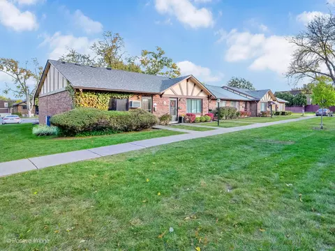 1 S265 Dillon Ln, Villa Park, IL 60181