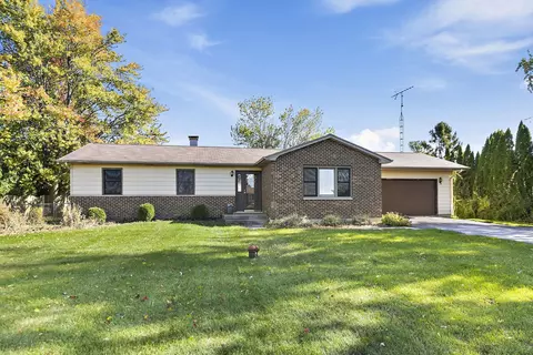 19474 Hahn Dr, Dekalb, IL 60115
