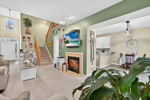 Other - 6034 Delaney Dr, Hoffman Estates, IL 60192 photo 2 of 8