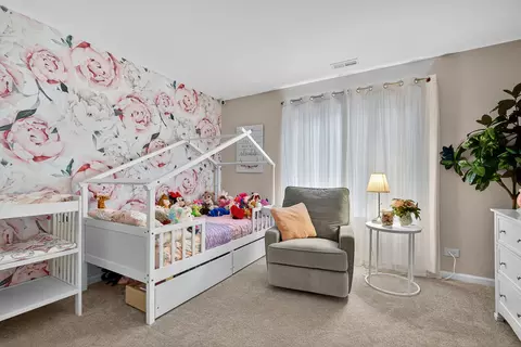 Bedroom - 6034 Delaney Dr, Hoffman Estates, IL 60192 photo 3 of 3