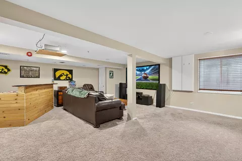 Other - 6034 Delaney Dr, Hoffman Estates, IL 60192 photo 6 of 8