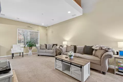 Living - 6034 Delaney Dr, Hoffman Estates, IL 60192 photo 1 of 1