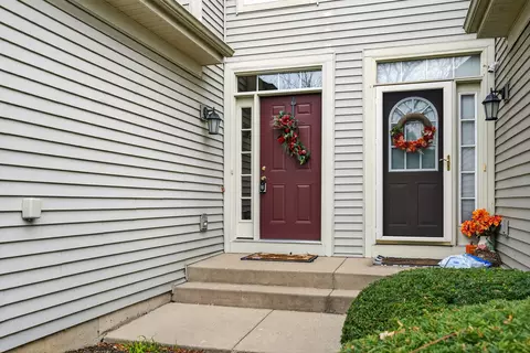 Exterior - 6034 Delaney Dr, Hoffman Estates, IL 60192 photo 4 of 4