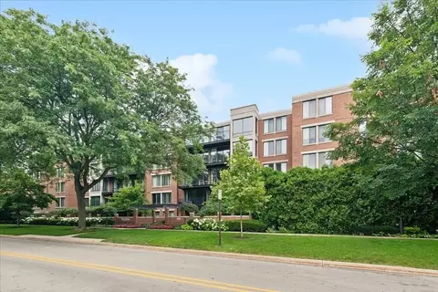 1633 Second St #204, Highland Park, IL 60035