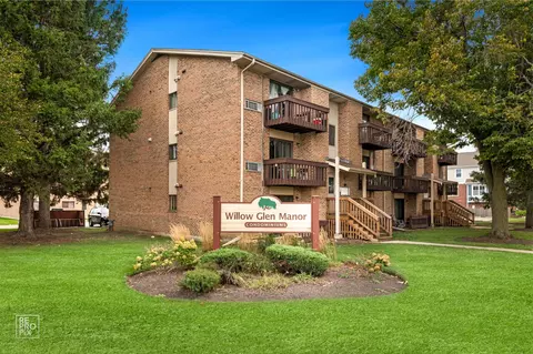 271 Northgate Pkwy #1B, Wheeling, IL 60090
