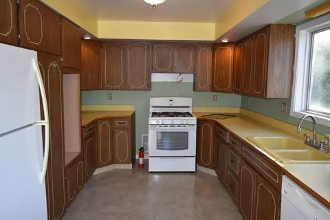 Kitchen - 208 Washington St, Dana, IL 61321 photo 1 of 4
