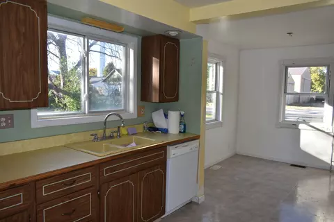 Kitchen - 208 Washington St, Dana, IL 61321 photo 4 of 4