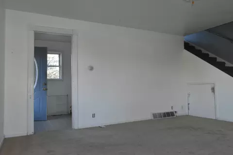 Living - 208 Washington St, Dana, IL 61321 photo 3 of 4
