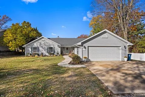1 Morfey Ct, Monticello, IL 61856
