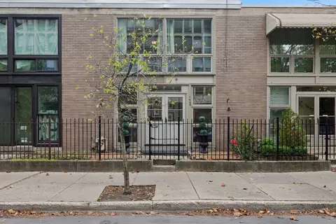 1438 E 55th St, Chicago, IL 60615