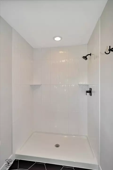Bath - 993 Spring St, Manteno, IL 60950 photo 2 of 5