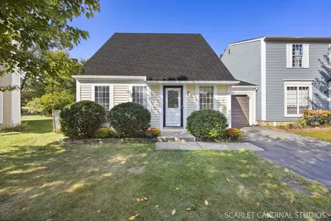 3 S340 Blackthorn Ln, Warrenville, IL 60555