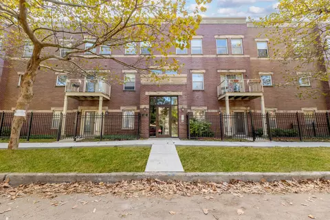 817 E 41st St #2A, Chicago, IL 60653