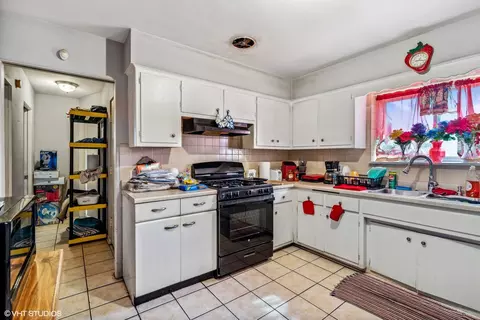 Kitchen - 852 E 88th Pl, Chicago, IL 60619 photo 2 of 5