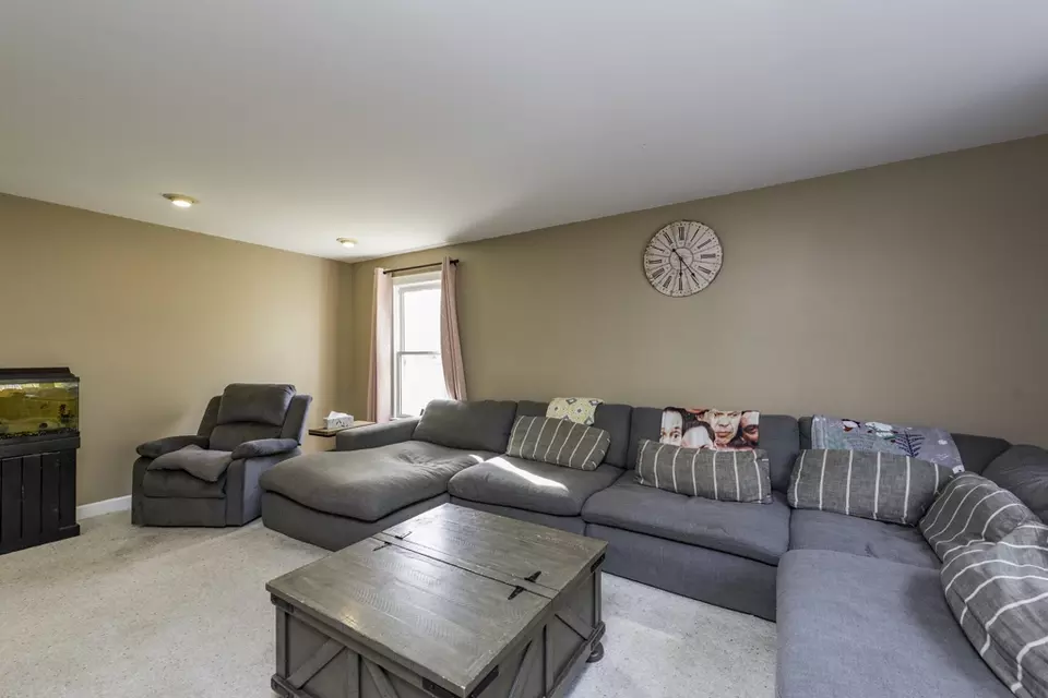 Living - 3482 Ellis Ave, Gurnee, IL 60031 photo 3 of 3