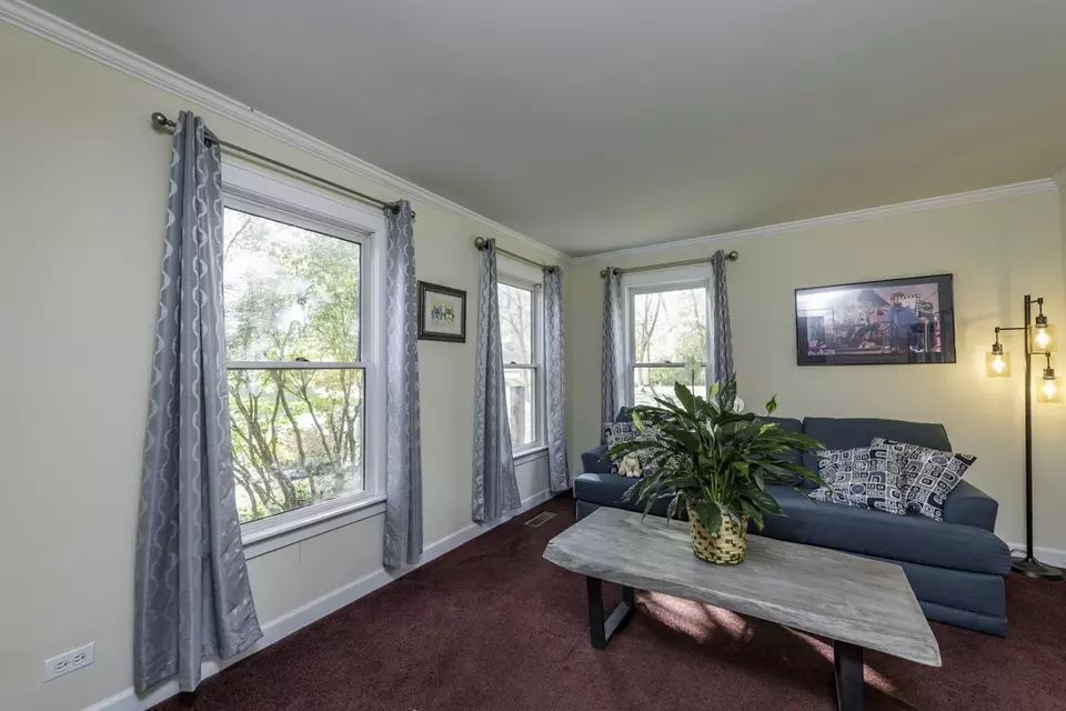 Living - 3482 Ellis Ave, Gurnee, IL 60031 photo 1 of 3