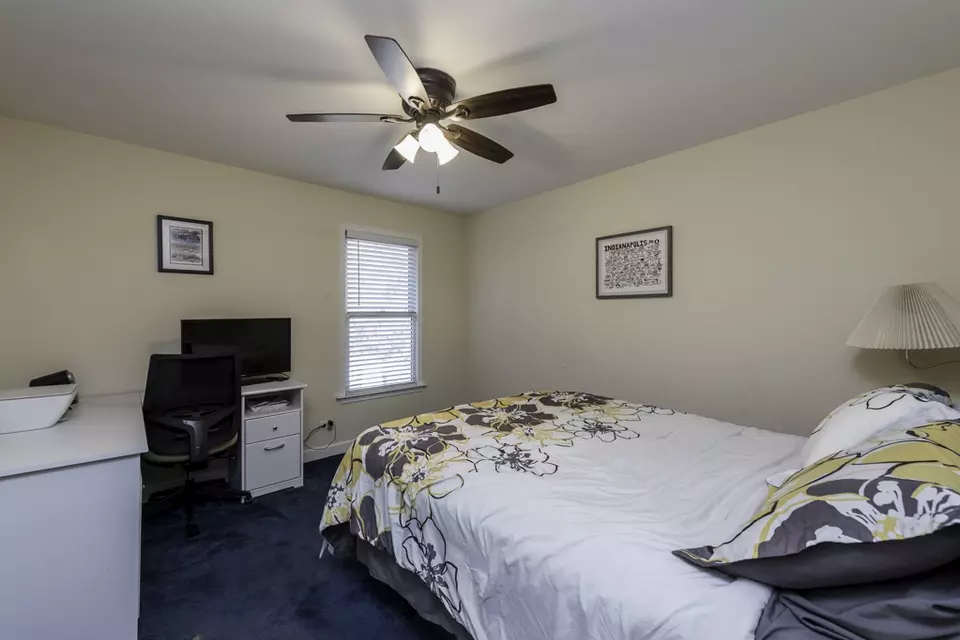 Bedroom - 3482 Ellis Ave, Gurnee, IL 60031 photo 4 of 4