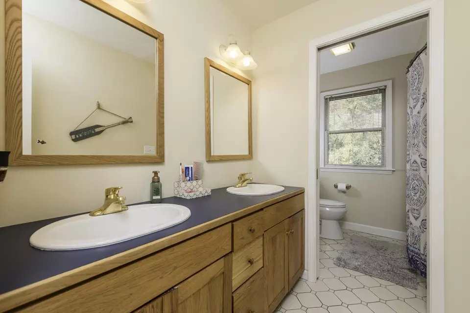 Bath - 3482 Ellis Ave, Gurnee, IL 60031 photo 4 of 4