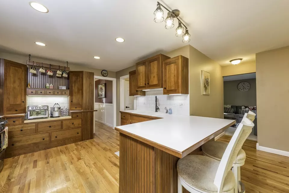 Kitchen - 3482 Ellis Ave, Gurnee, IL 60031 photo 4 of 4