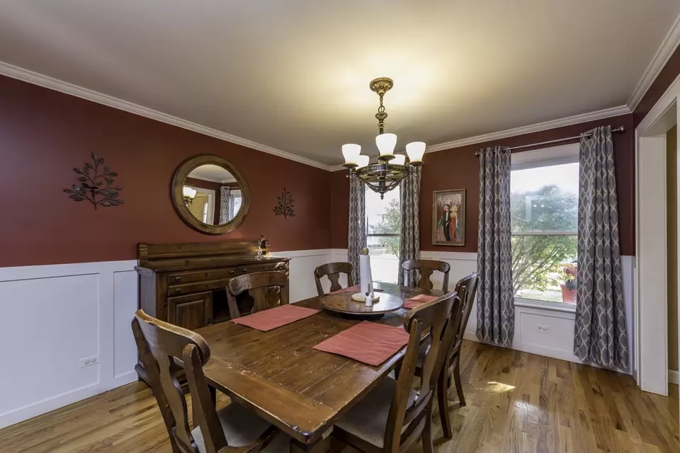 Dining - 3482 Ellis Ave, Gurnee, IL 60031 photo 4 of 6