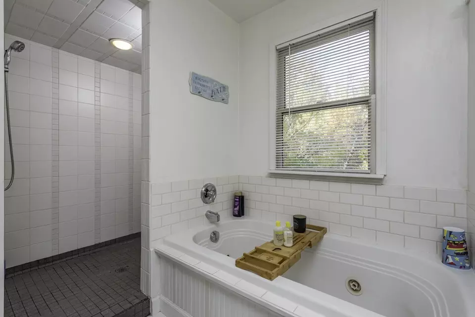 Bath - 3482 Ellis Ave, Gurnee, IL 60031 photo 3 of 4