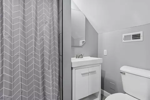 Bath - 907 Maple Ave, Lisle, IL 60532 photo 2 of 2