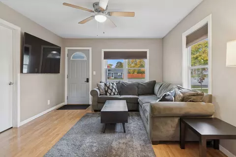 Living - 907 Maple Ave, Lisle, IL 60532 photo 2 of 2