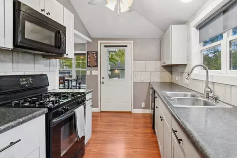 Kitchen - 907 Maple Ave, Lisle, IL 60532 photo 1 of 2