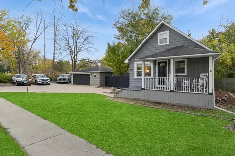 907 Maple Ave, Lisle, IL 60532