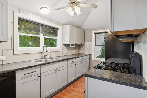Kitchen - 907 Maple Ave, Lisle, IL 60532 photo 2 of 2