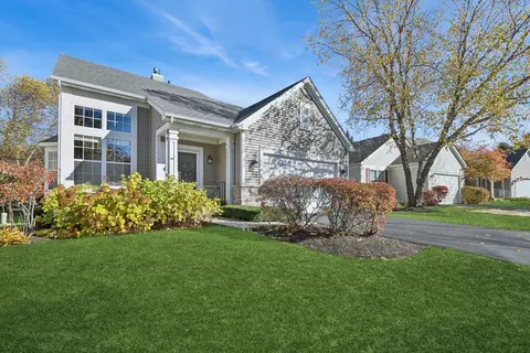 2325 Carillon Dr, Grayslake, IL 60030