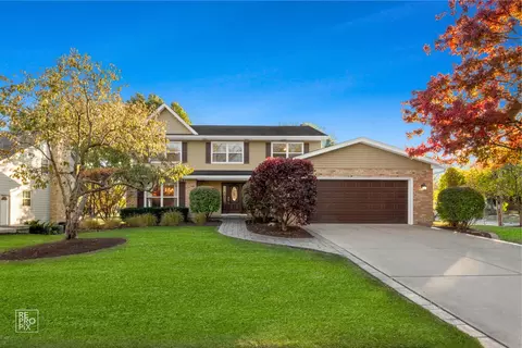 1300 Old Dominion Rd, Naperville, IL 60540